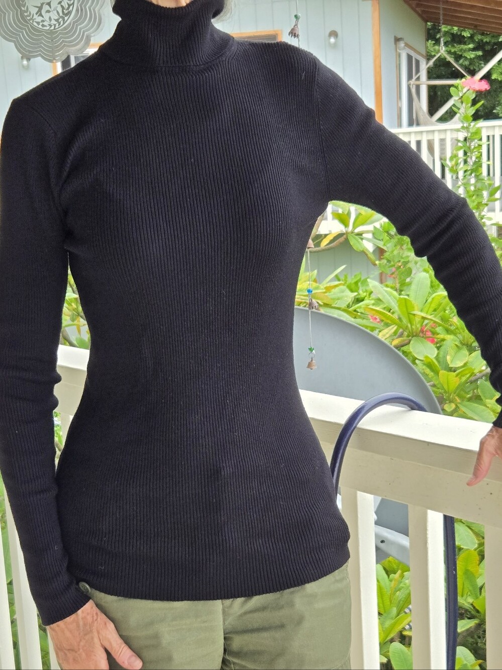 EXPRESS Women's Soft Black Turtleneck Sweater. Like New. - Picture 4 of 10
